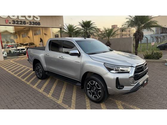 TOYOTA HILUX 2.8 D-4D TURBO DIESEL CD SRX 4X4 AUTOMÁTICO